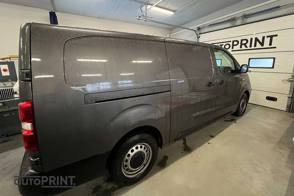 Lengvieji automobiliai – apklijavimas reklama, autoPRINT darbas
